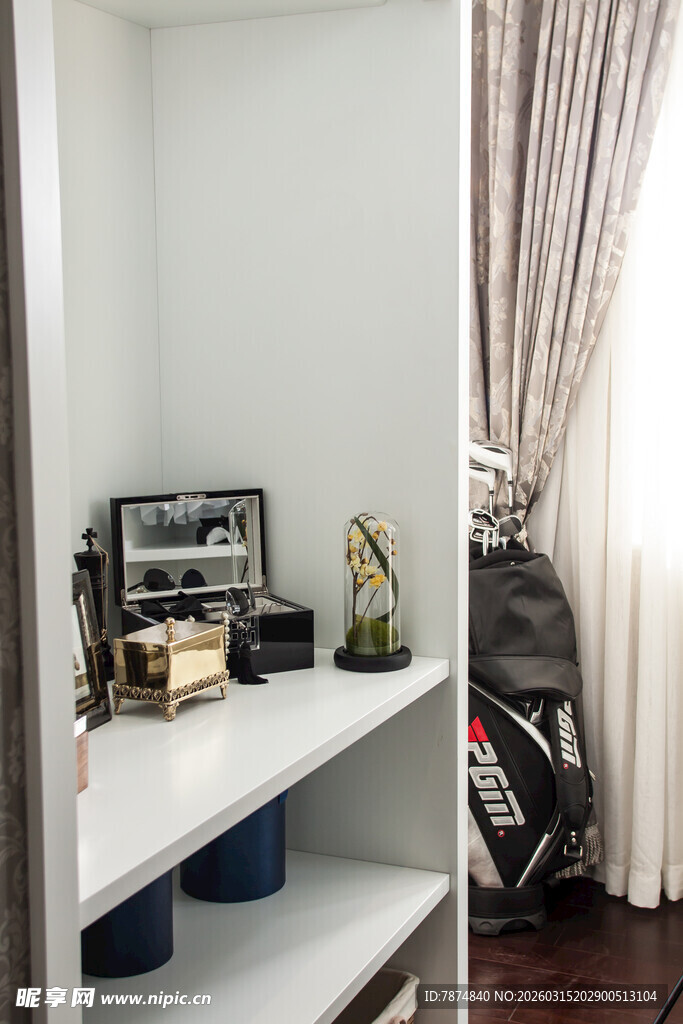 简约开放式置物架一角