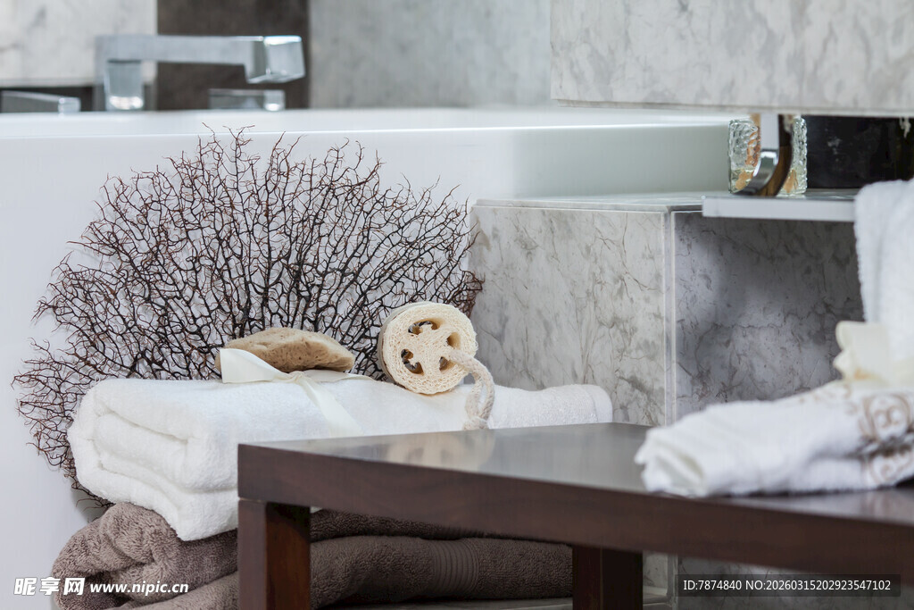 温馨浴室角落装饰摆件