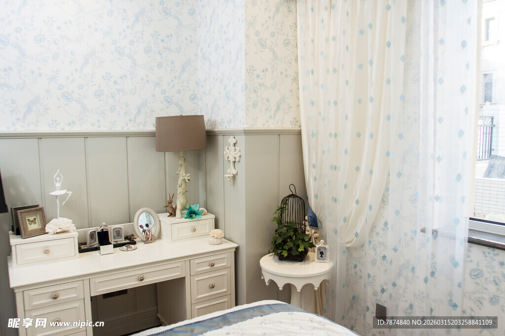 简约优雅的卧室梳妆台角落