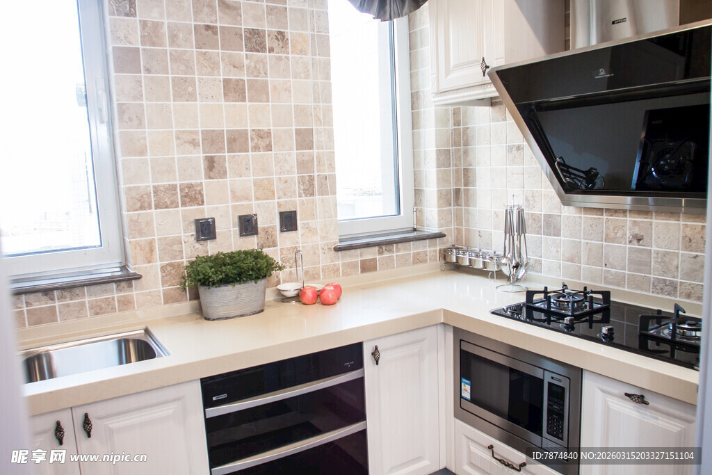 现代简约风格的温馨厨房