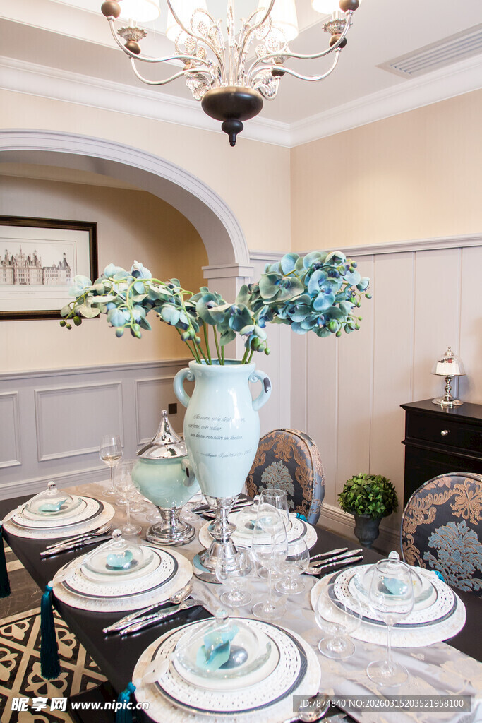 优雅欧式餐厅精致餐桌布置