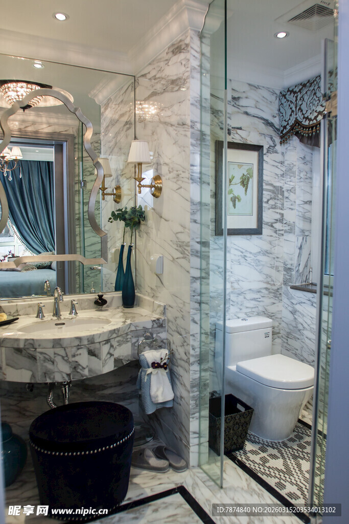 豪华大理石装饰的现代浴室