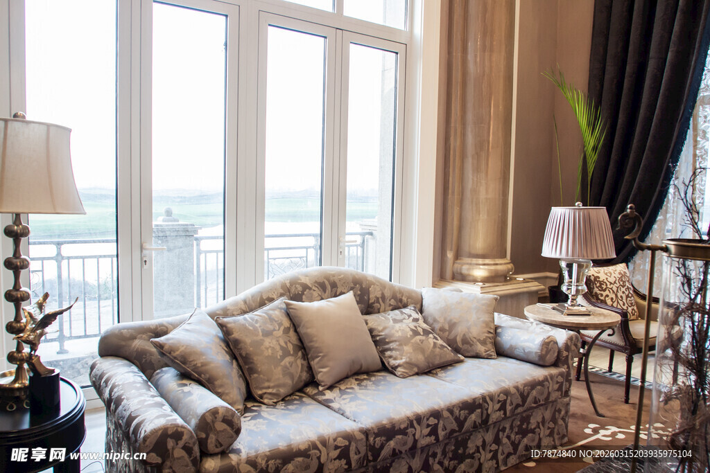 奢华客厅沙发搭配精美装饰