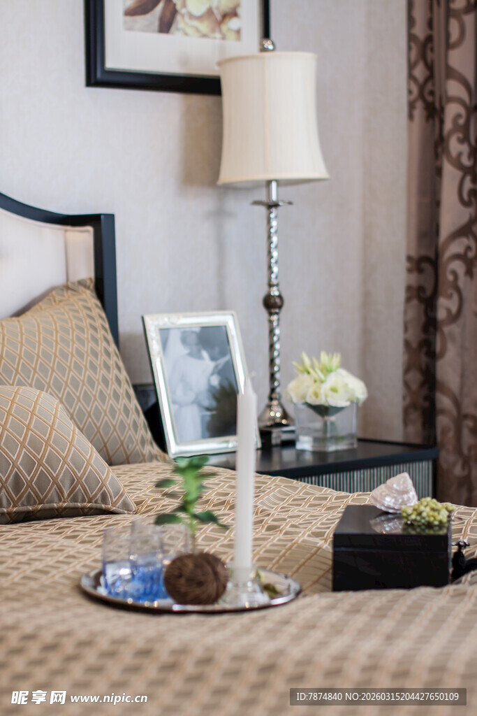 温馨卧室一角布置展示