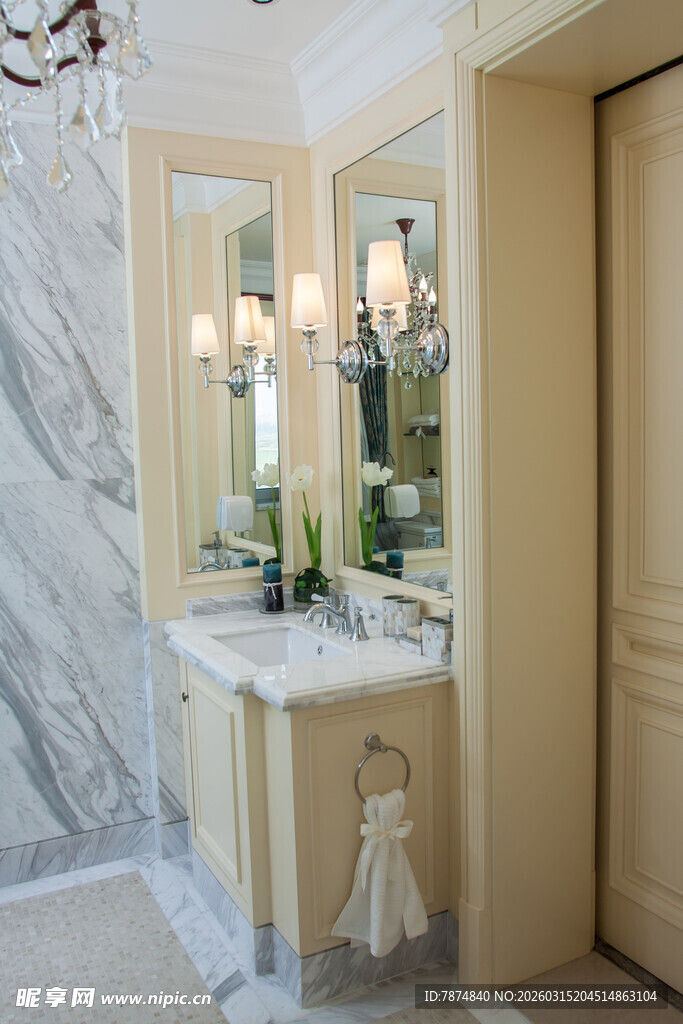 优雅现代风浴室洗手台区域