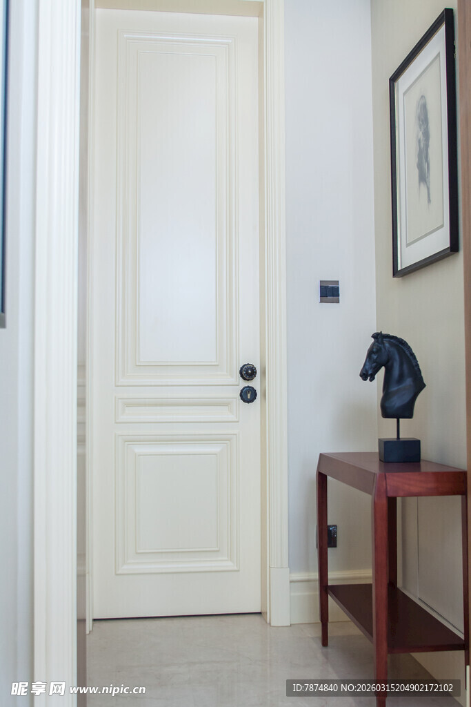 简约入户门旁的精致小景