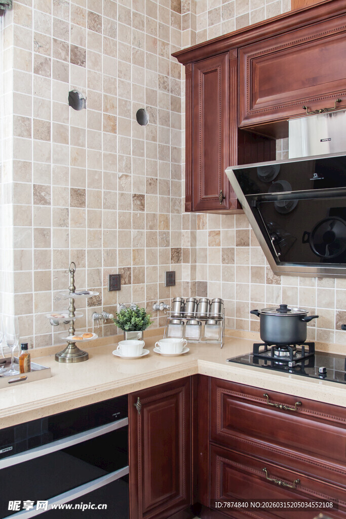 现代风格木质橱柜厨房