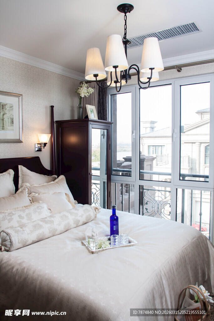 温馨优雅的卧室室内场景