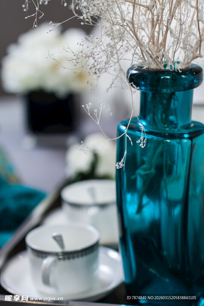 蓝瓶白花 静谧优雅茶具景