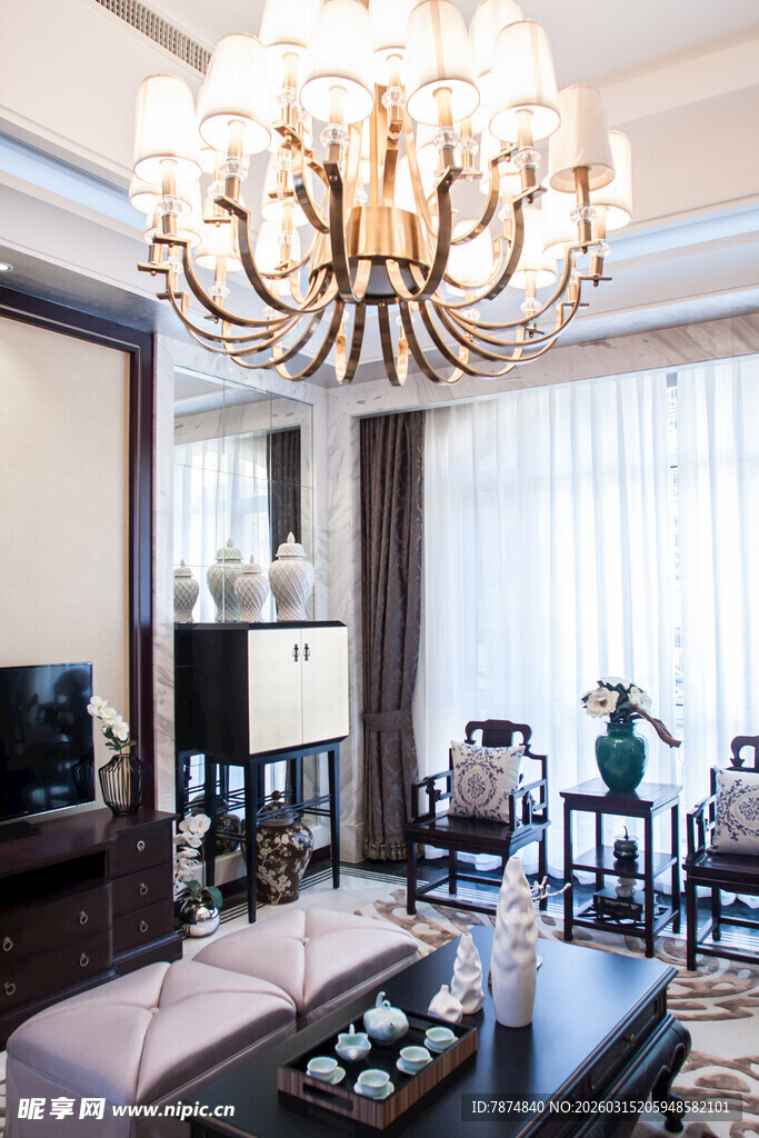 豪华客厅吊灯尽显优雅格调