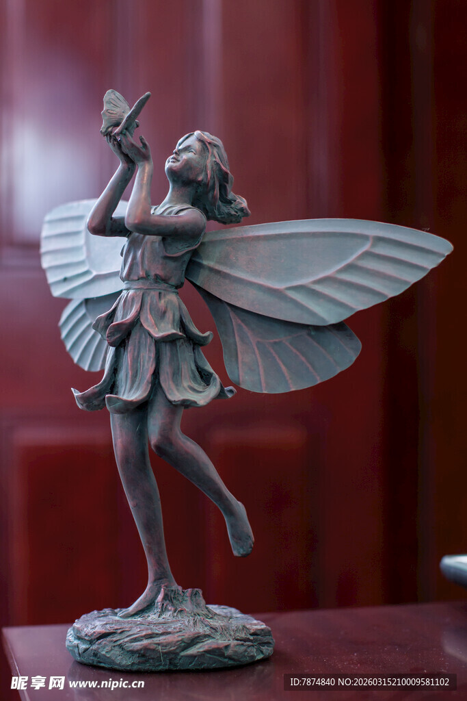 金属材质精灵雕塑摆件