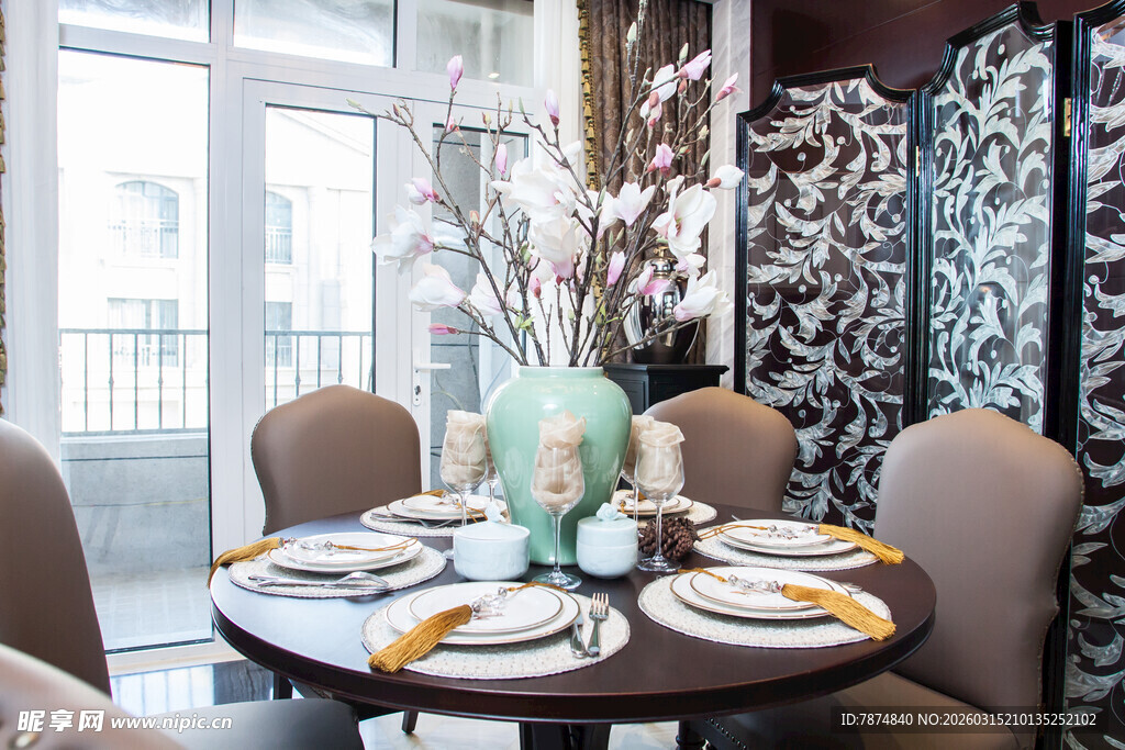 现代简约风餐厅布置