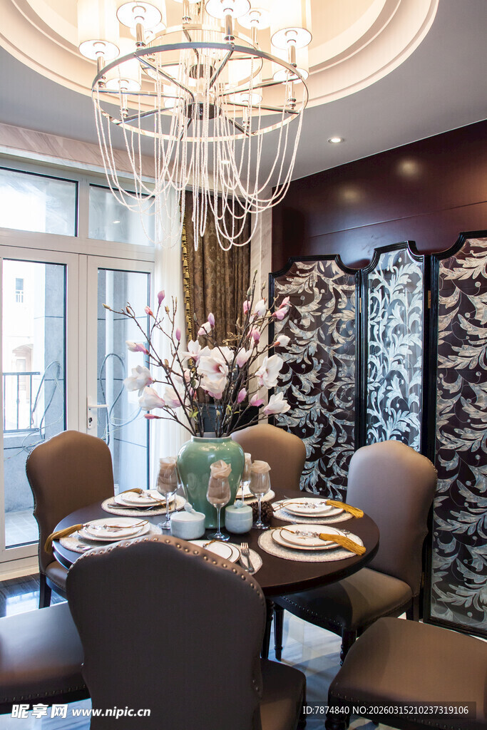 奢华餐厅室内优雅用餐场景