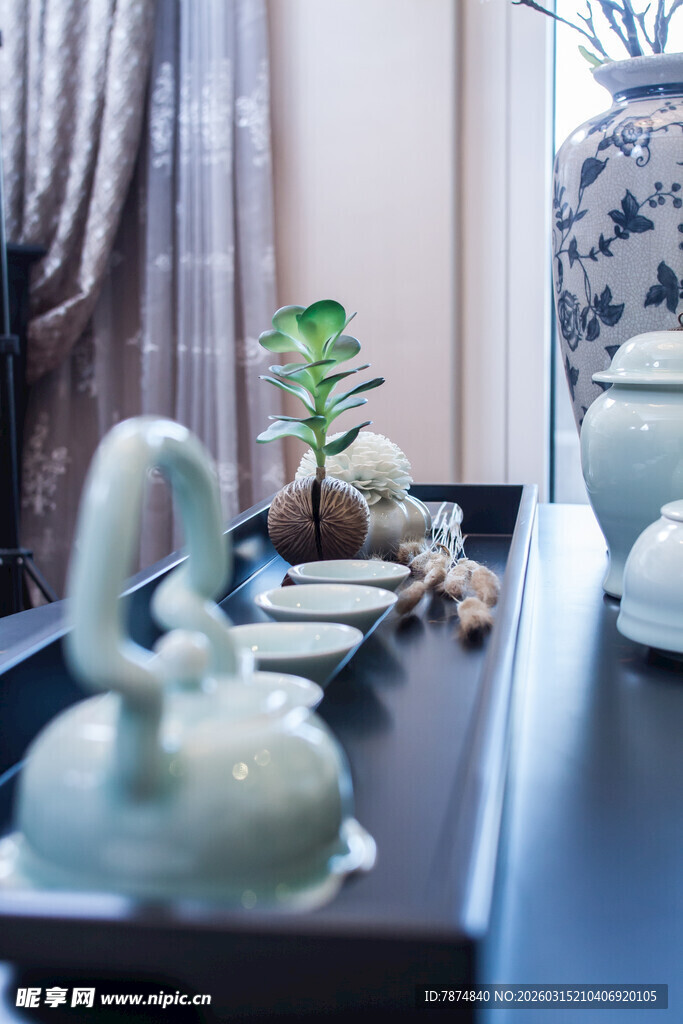 中式雅致茶具与绿植摆件