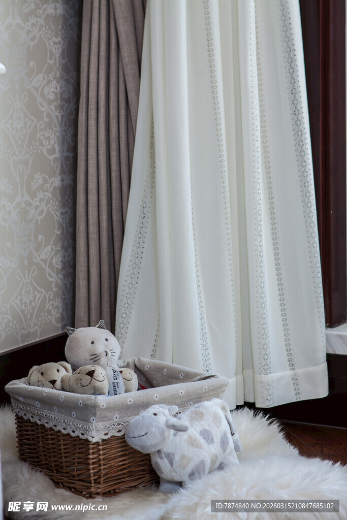 温馨卧室角落织物小景