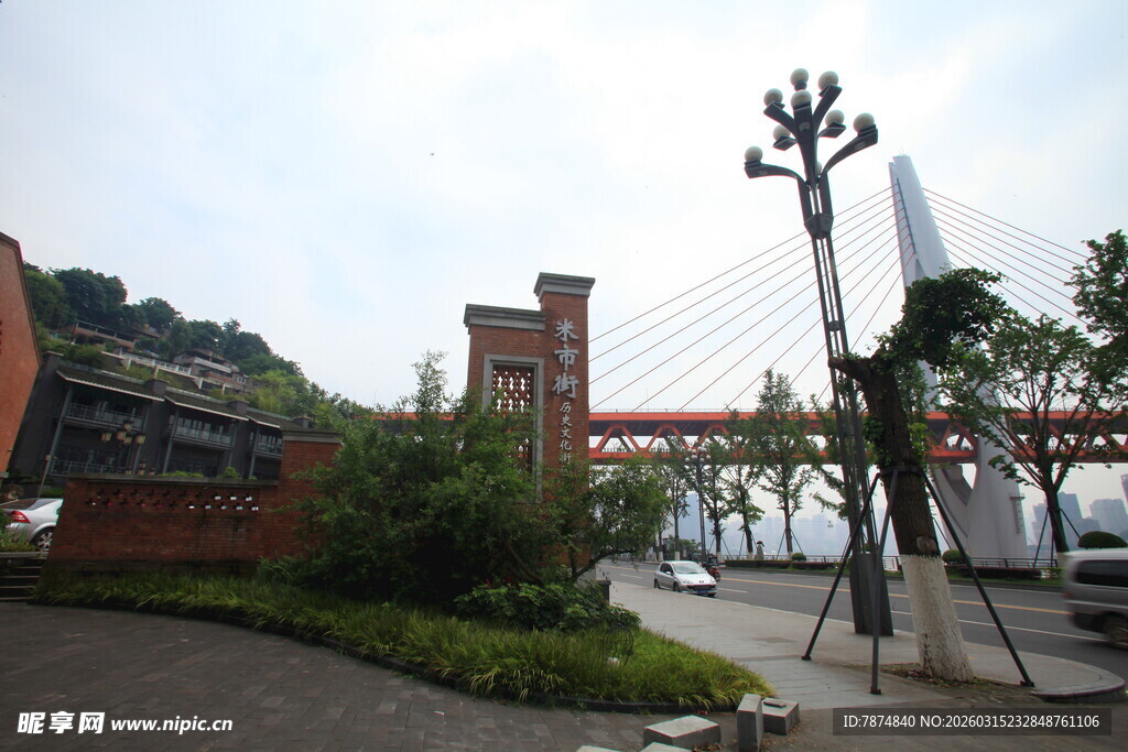 江边景致与现代桥梁景观