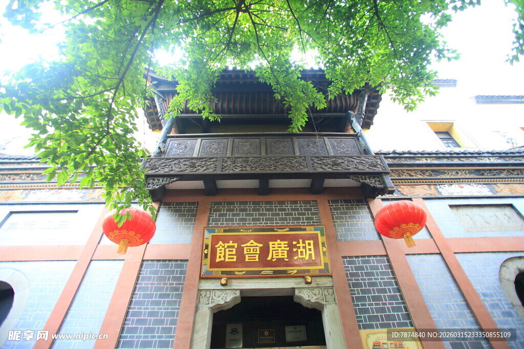 中式古宅门前景致