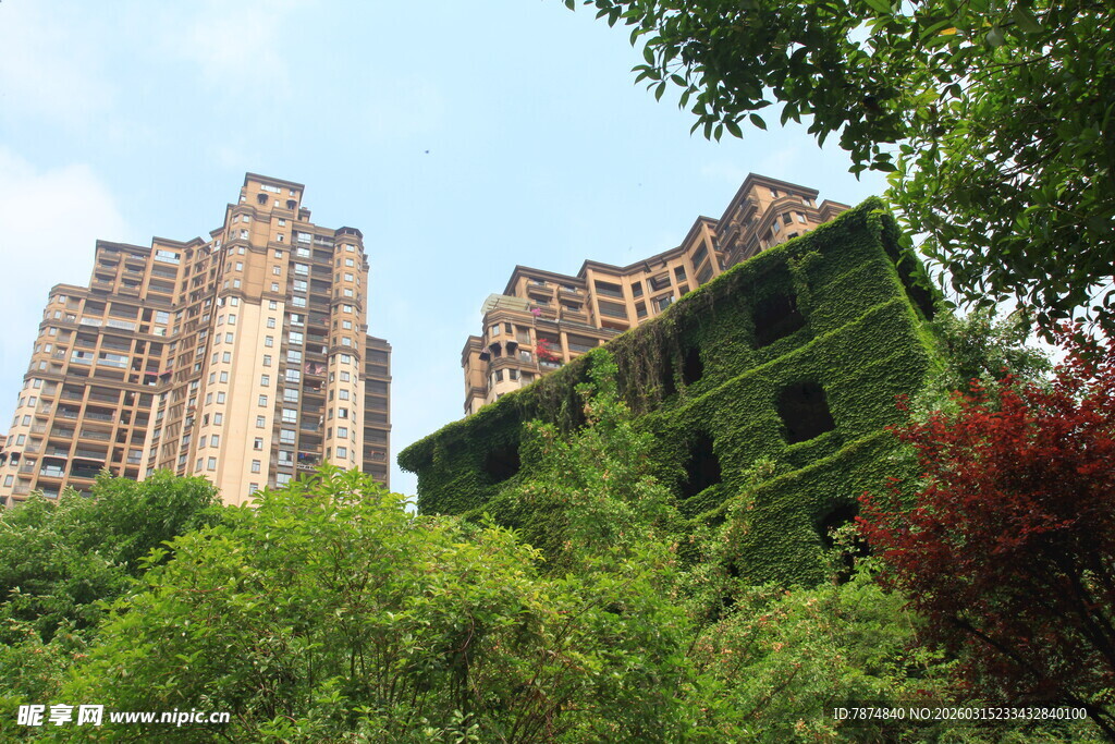 绿植环绕的高层住宅景观