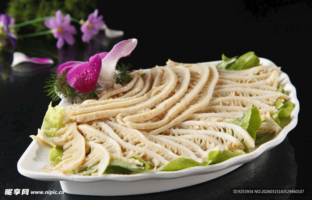 精美摆盘的千层肚