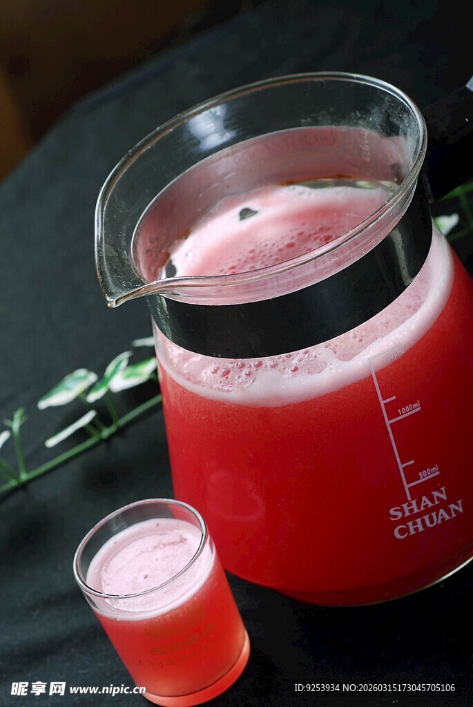 鲜榨西瓜汁 清凉美味饮品