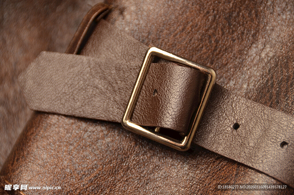 复古皮革表带金属扣细节