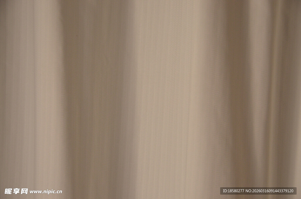 米色垂坠质感窗帘