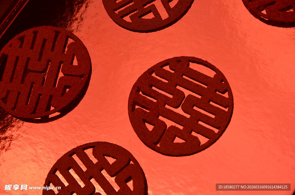 中式镂空圆窗装饰图案