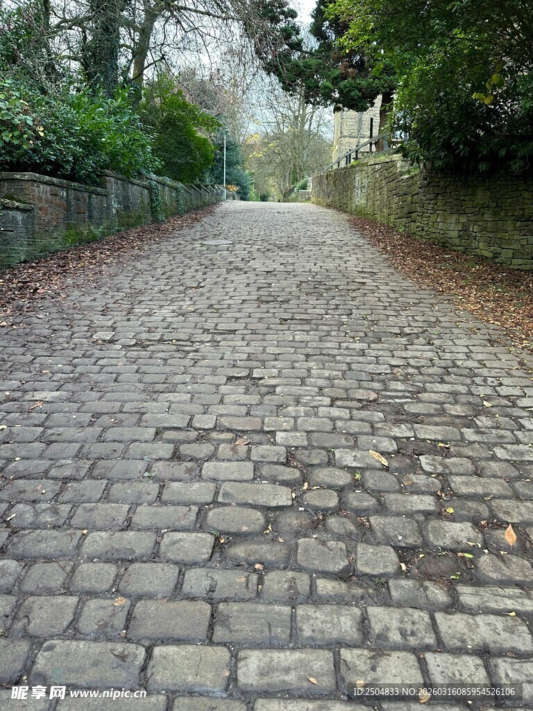 鹅卵石铺就的幽静小路