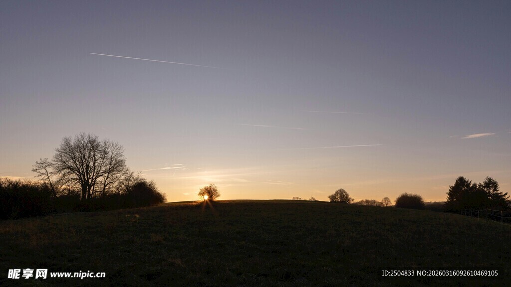 黄昏田野景观