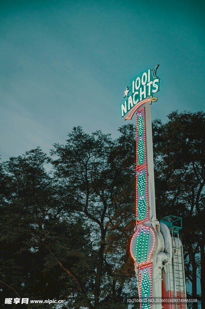 独特艺术风装饰柱