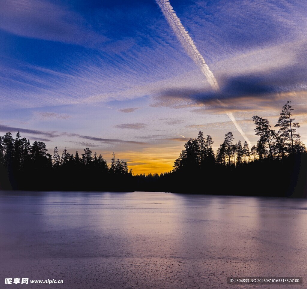 湖畔黄昏美景 静谧自然