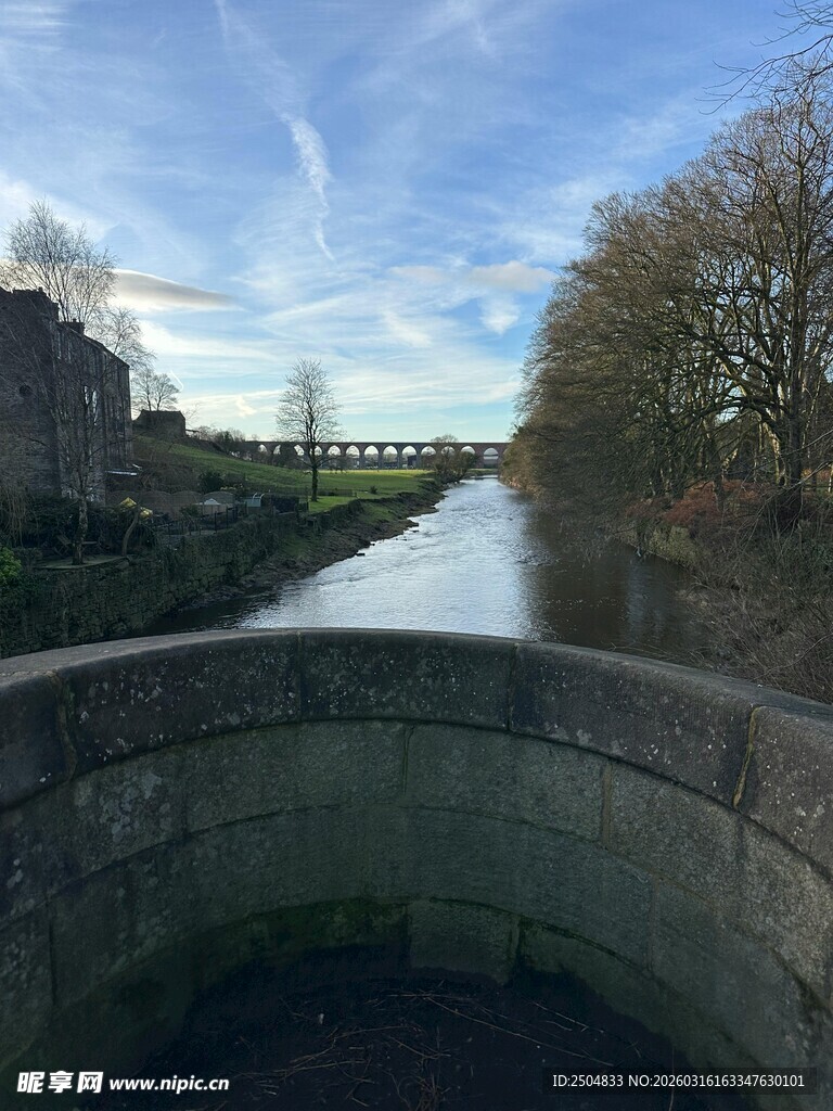 河畔石景 冬日宁静风光