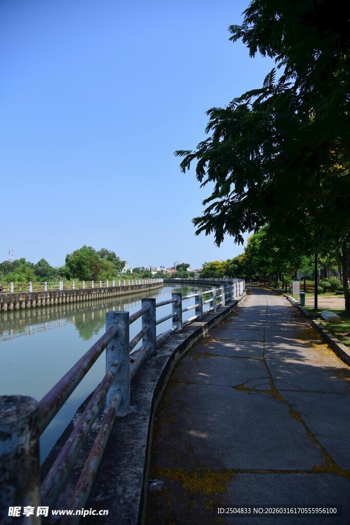 河畔步道风景