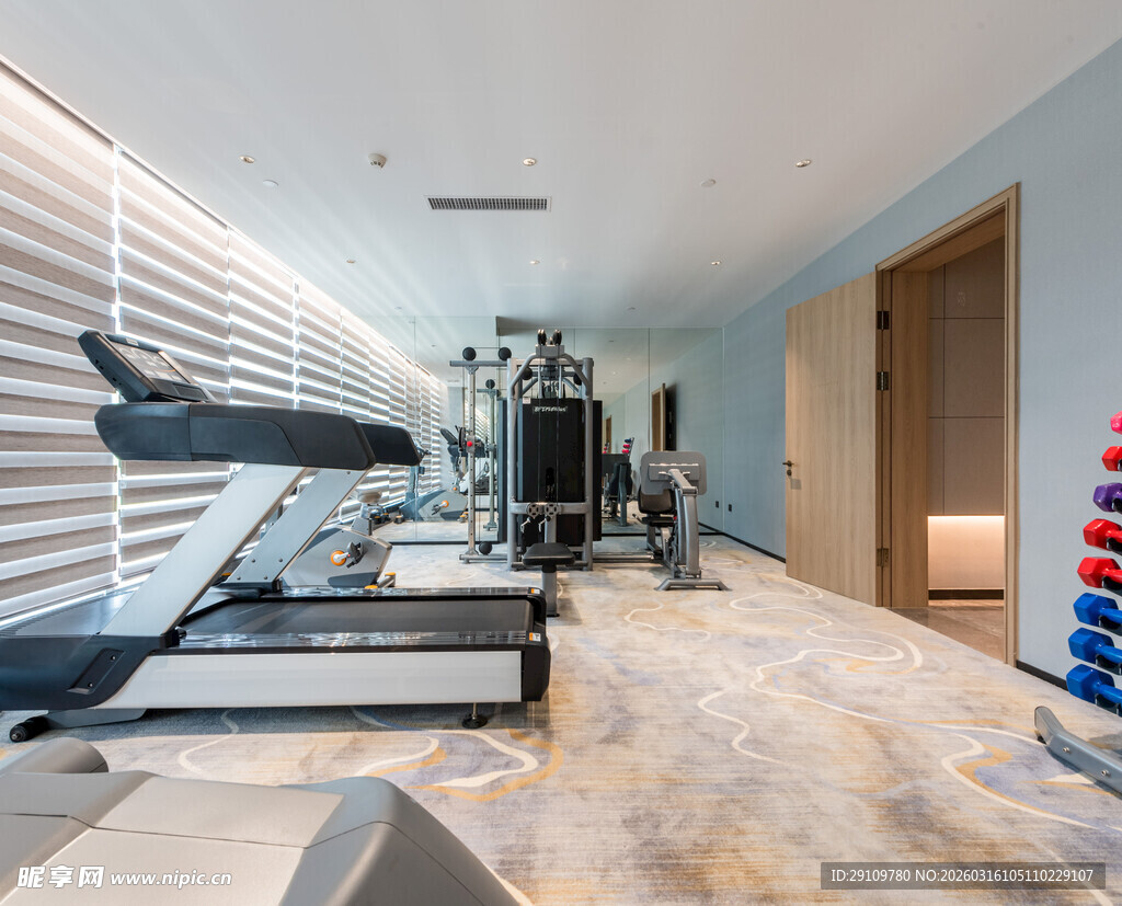 现代风格室内健身房场景
