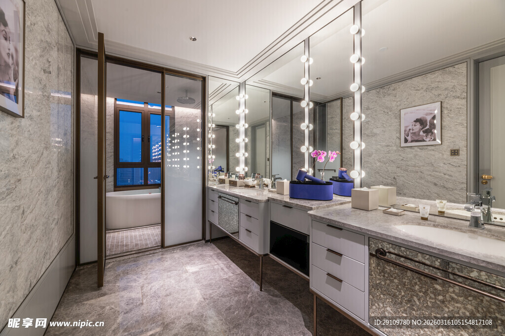 现代豪华浴室双台盆设计