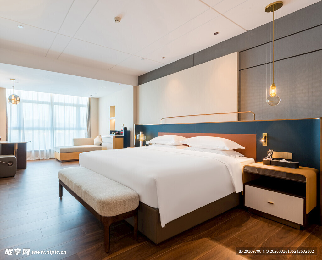 现代简约风格温馨酒店客房