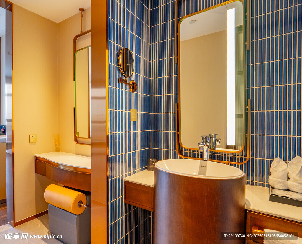 现代风格浴室双洗手台设计