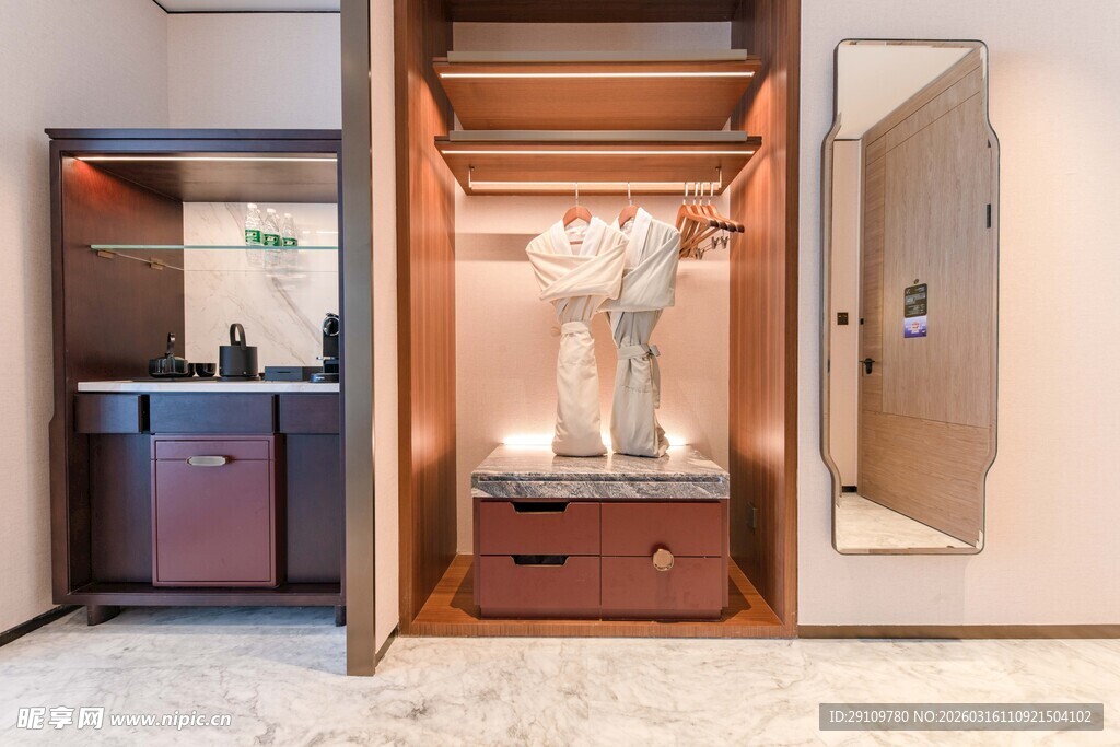 现代简约风格开放式衣帽间