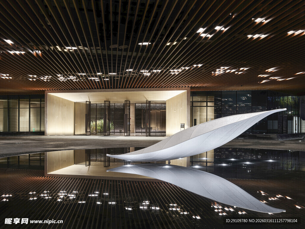 现代艺术雕塑与建筑空间