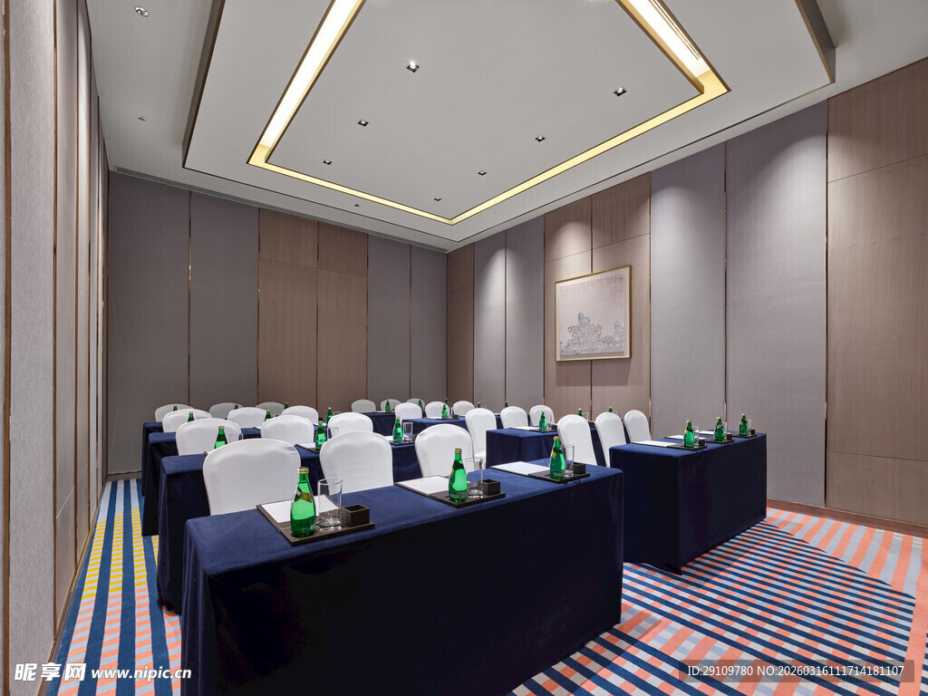 现代会议室场景布置展示