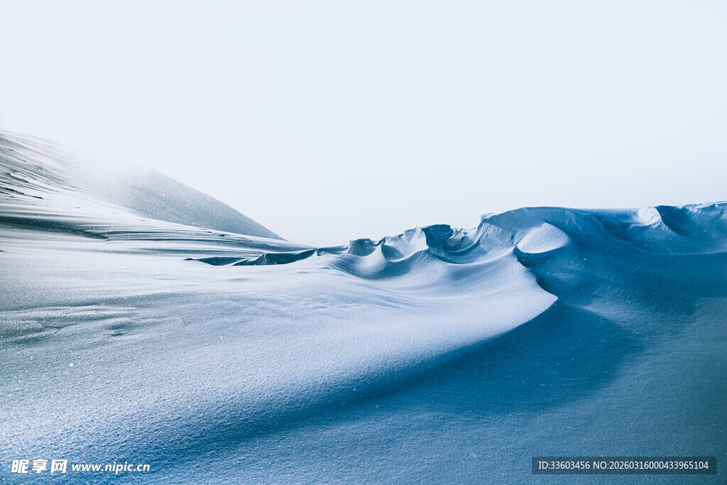 蓝色冰雪景观