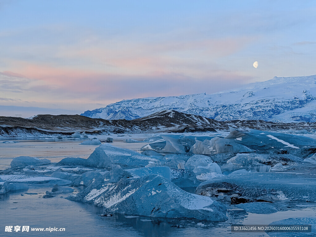 冰川湖景