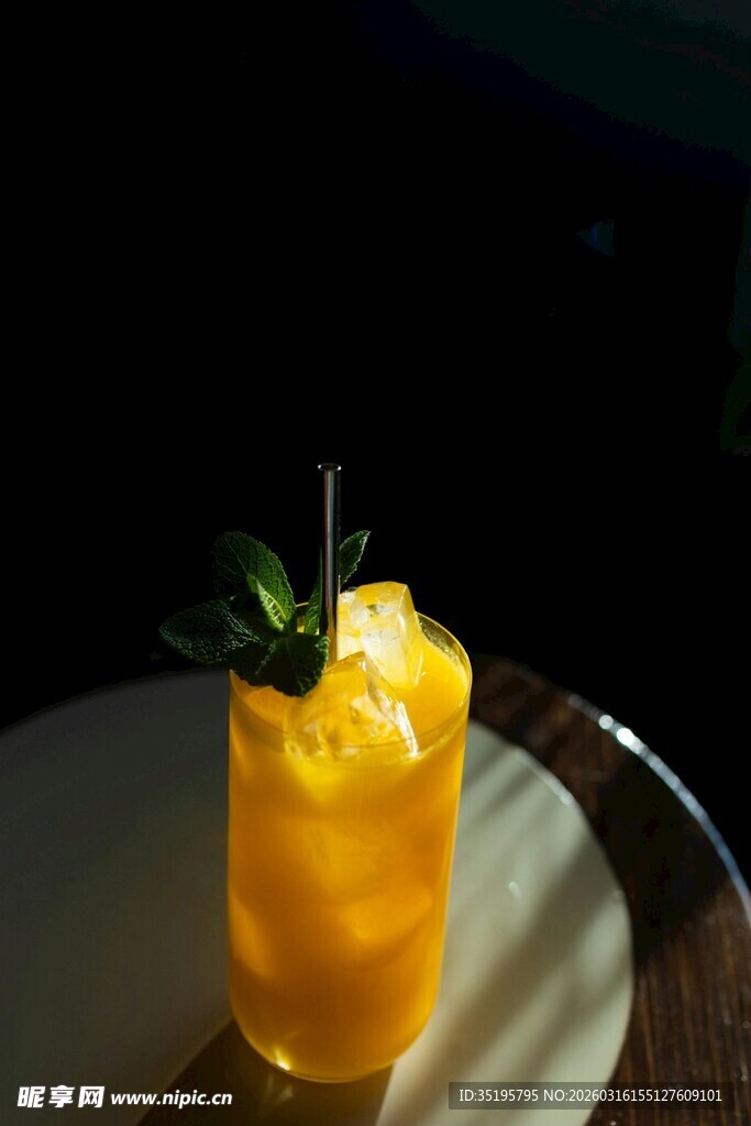 清新柠檬薄荷冰饮