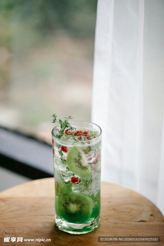 清新薄荷青柠冰饮