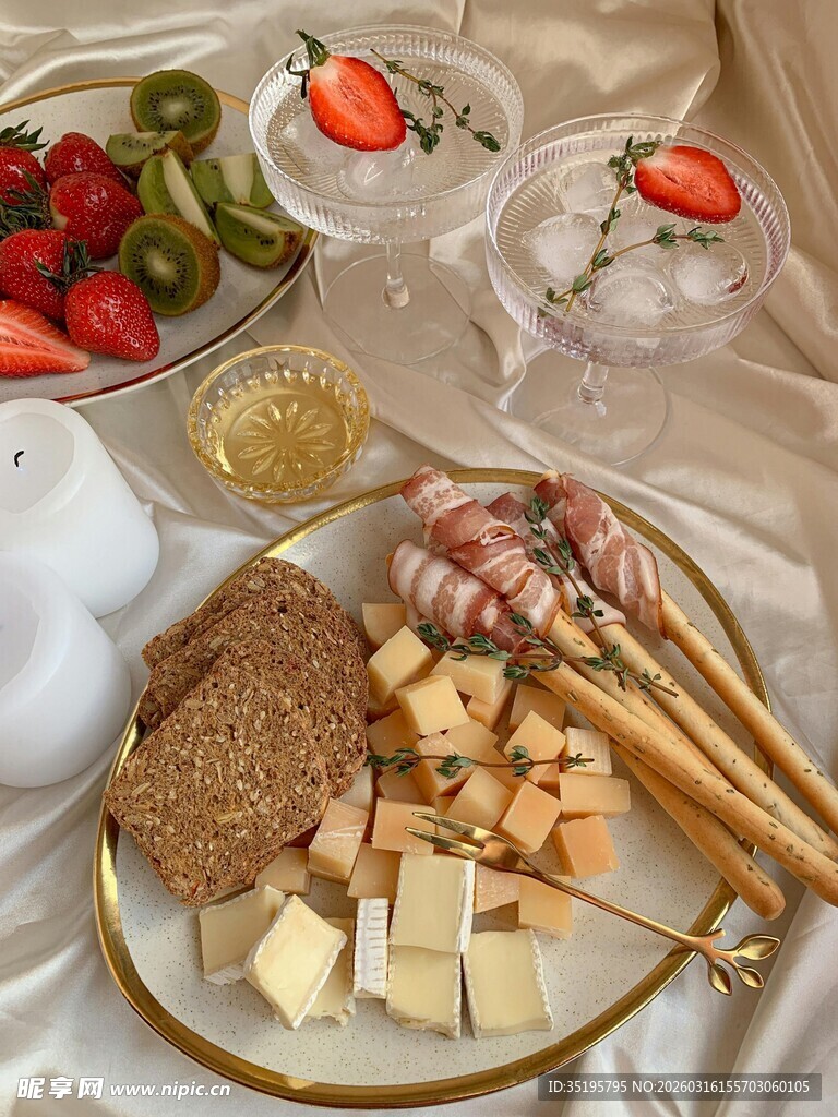 精致美食拼盘开启味蕾盛宴