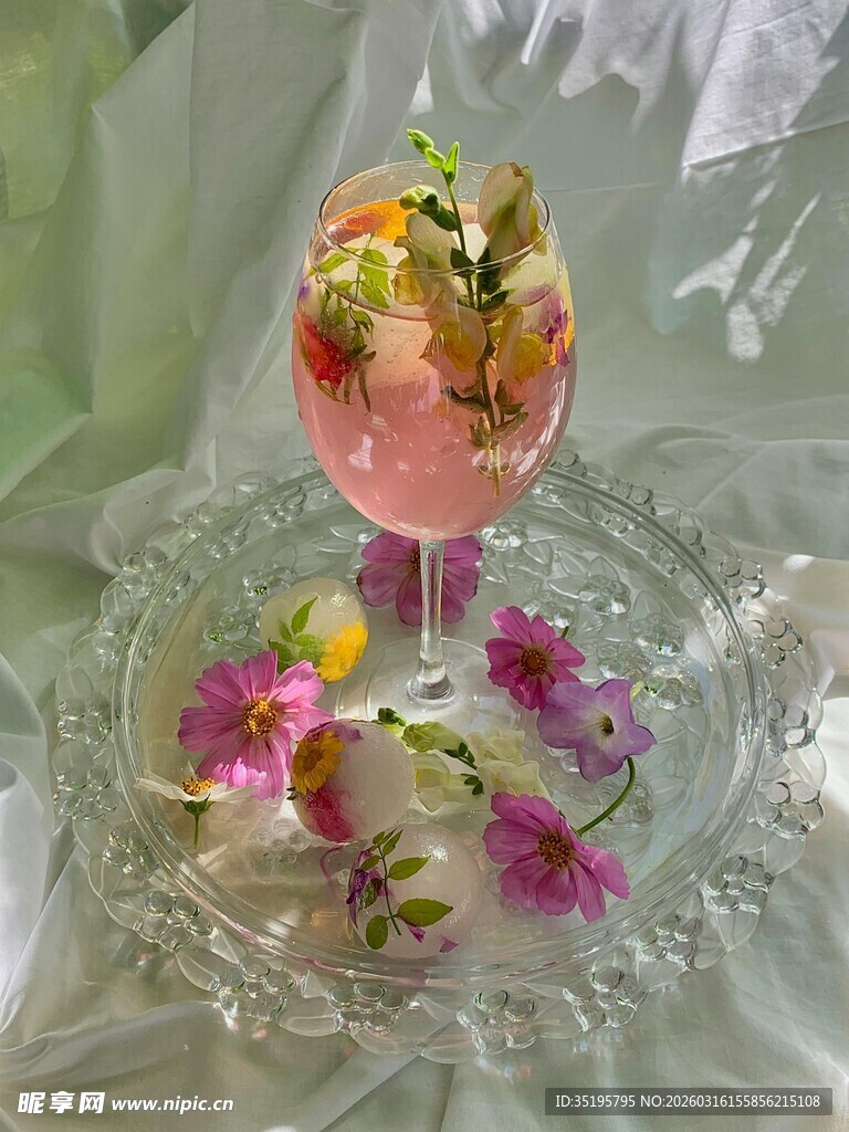 缤纷花果鸡尾酒精致摆盘