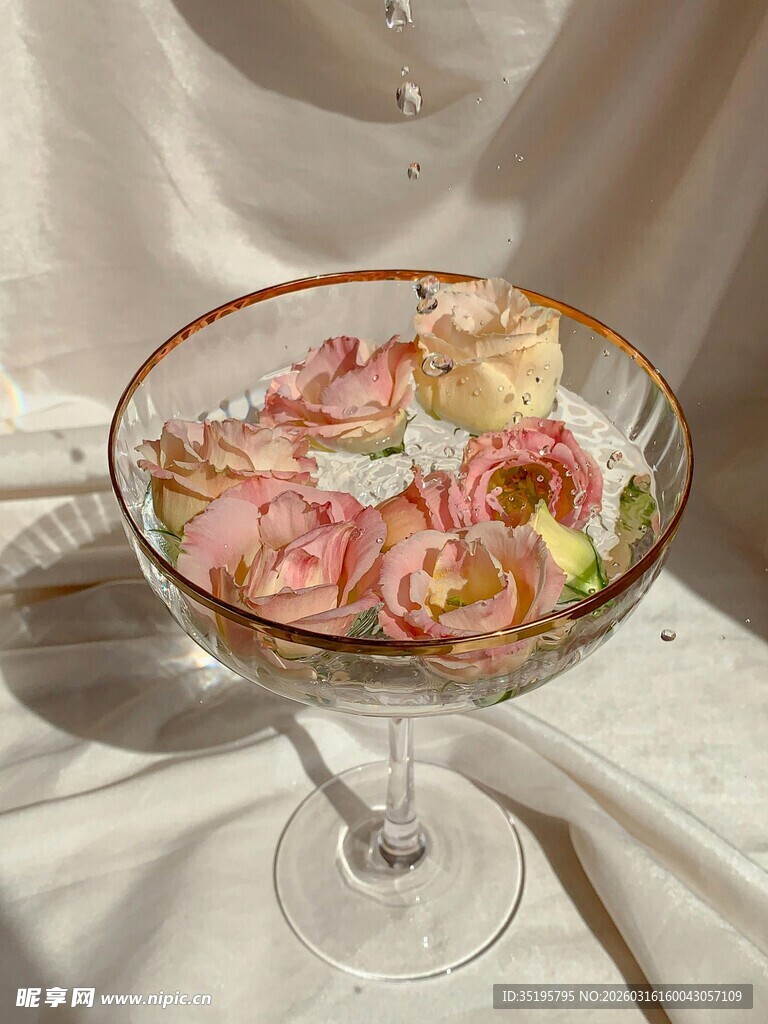 复古花卉玻璃高脚杯