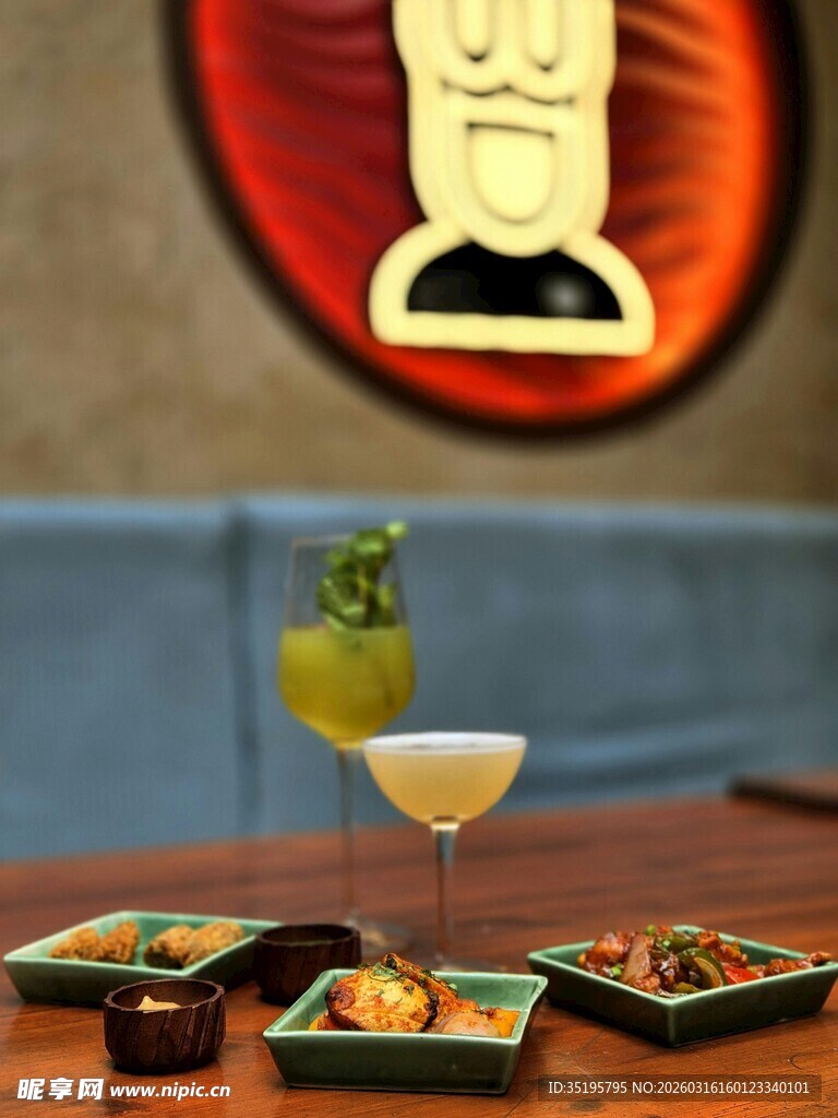 特色美食搭配精致饮品