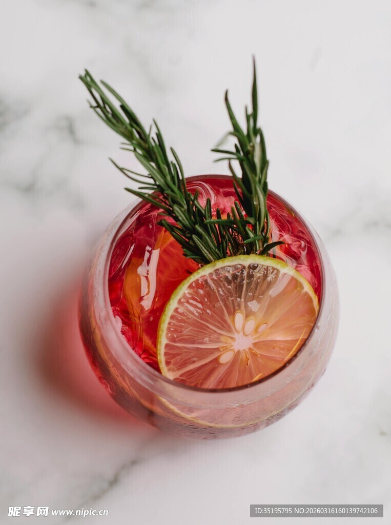 迷迭香柠檬鸡尾酒