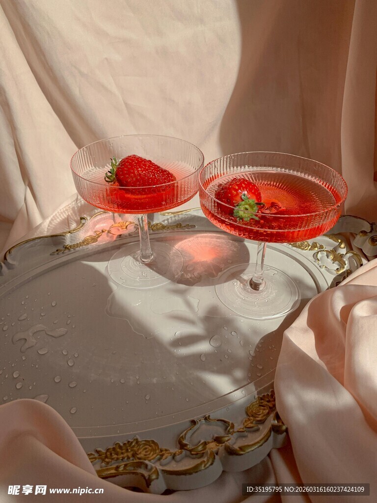 浪漫烛光玫瑰静物场景